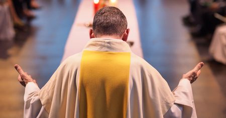 Religia kością niezgody w polskich domach. Kryzys w Kościele przekłada się na konflikty w rodzinie