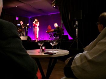 Wino, przekąski i muzyka - francuski wieczór w Gołańczy