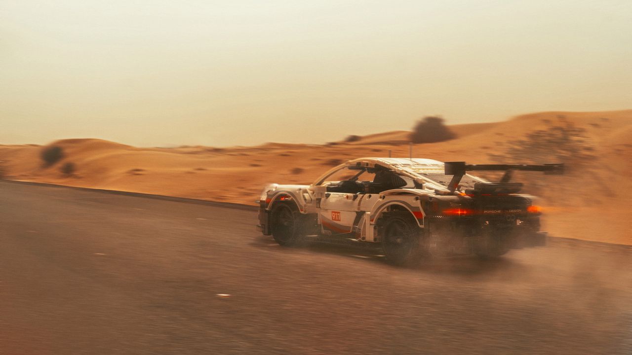 Tomek Mąkolski znów fotografuje porsche. Tym razem w Dubaju