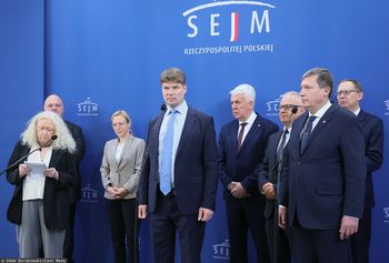 Prorosyjski polityk w Sejmie. Zaprosił go Braun
