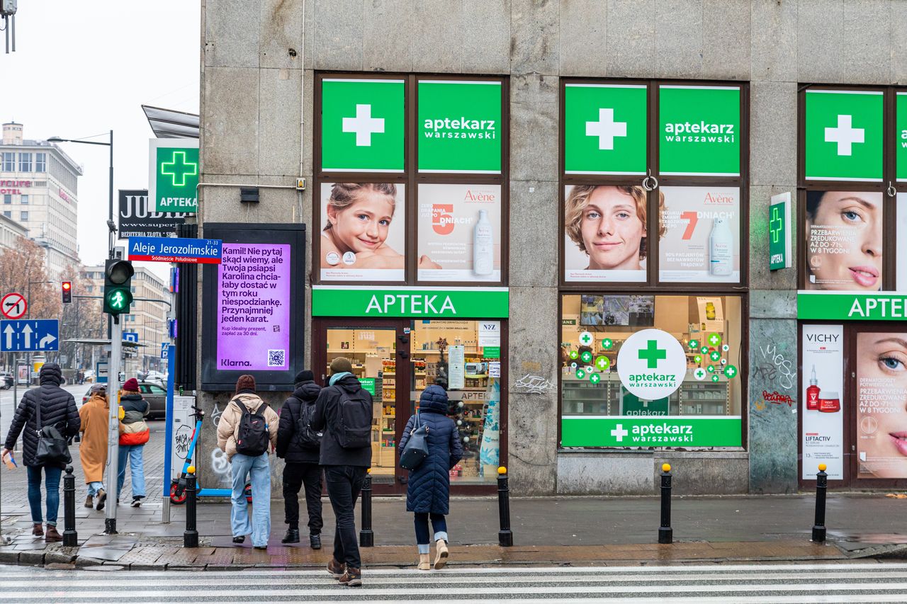 Klarna: Kochamy święta, ale kupowanie prezentów nas stresuje. 70 proc. Polaków zdarzyło się dostać nietrafiony prezent.