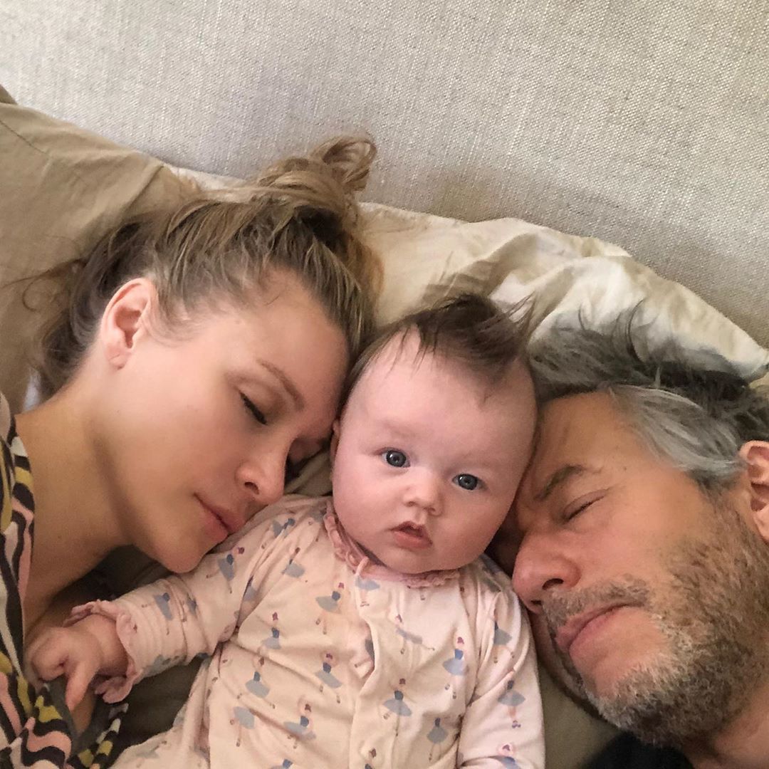 Joanna Krupa z mężem i córką