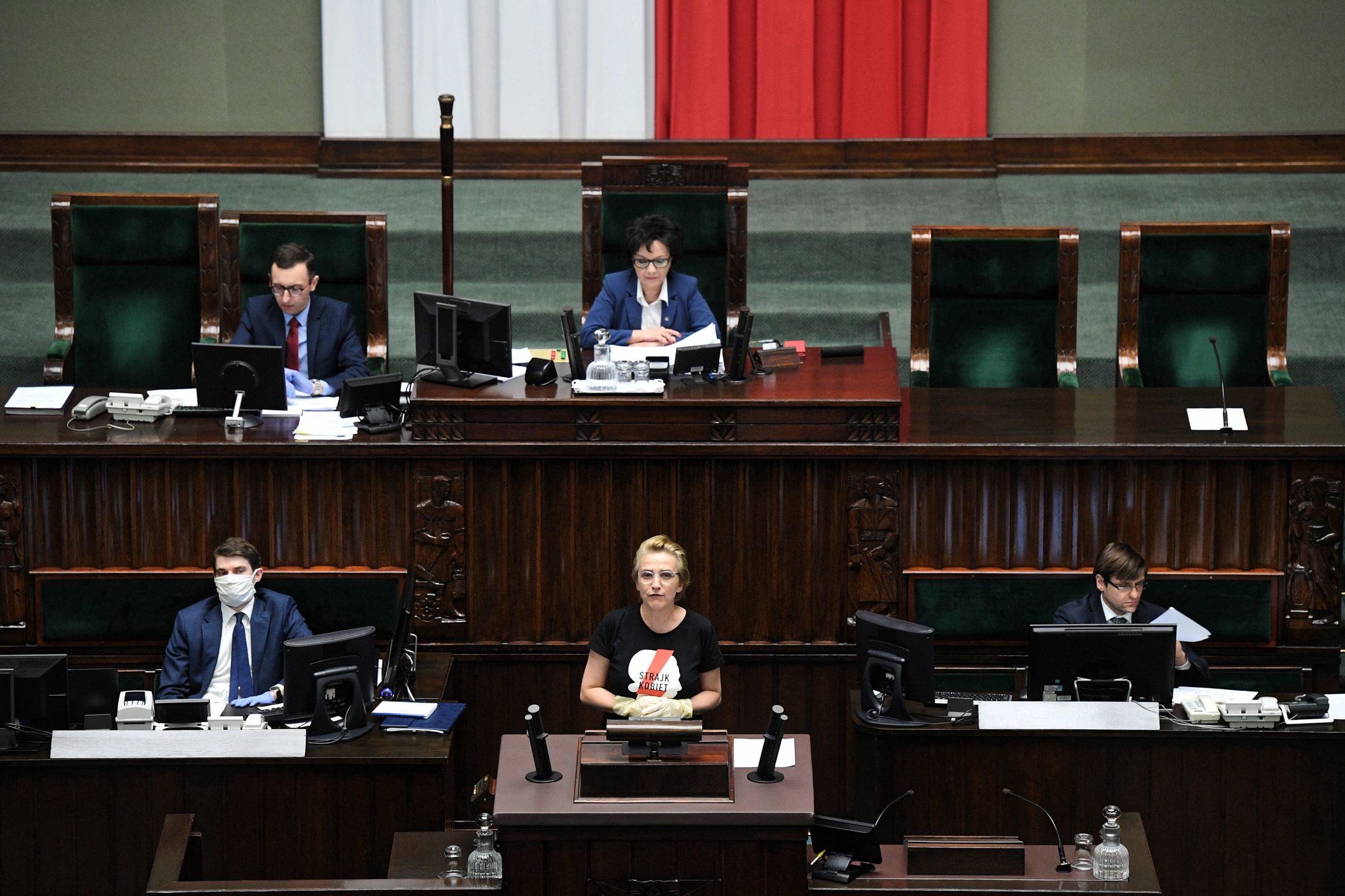 Posłowie dyskutują między innymi o aborcji