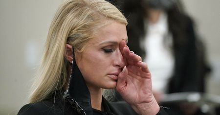 Paris Hilton zalała się łzami. Była maltretowana w szkole z internatem