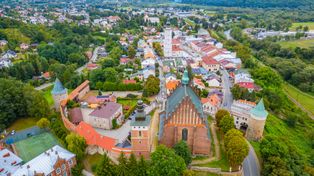 Małe miasto o wielkiej historii. Nazywają je "małym Krakowem" i "polskim Carcassonne"