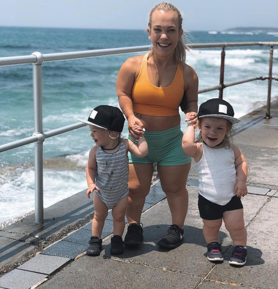 Charli Adams z dziećmi