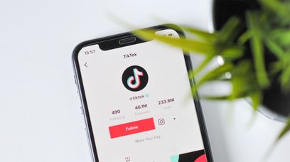 TikTok i fundacja Eltona Johna uświadamiają o AIDS