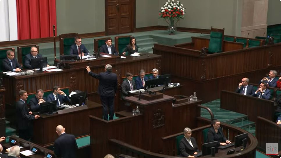 Gorąco na posiedzeniu Sejmu. Szymon Hołownia wyłączył mikrofon posłowi PiS