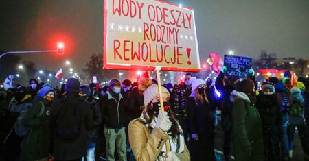 Strajk Kobiet. Kolejny raz zawrzało na ulicach Warszawy [GALERIA]