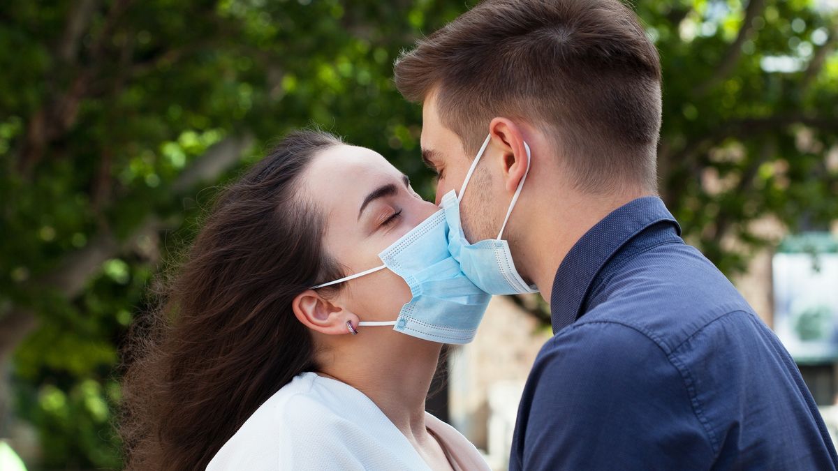 Eksperci wypowiedzieli się na temat randek i seksu w czasie pandemii
