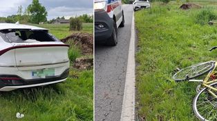 Rowerzysta wjechał w tył samochodu. Głową wybił szybę