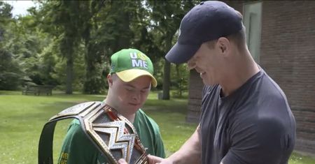 Legenda wrestlingu spotkała się z chorym fanem. Chłopiec uciekł wcześniej przed wojną
