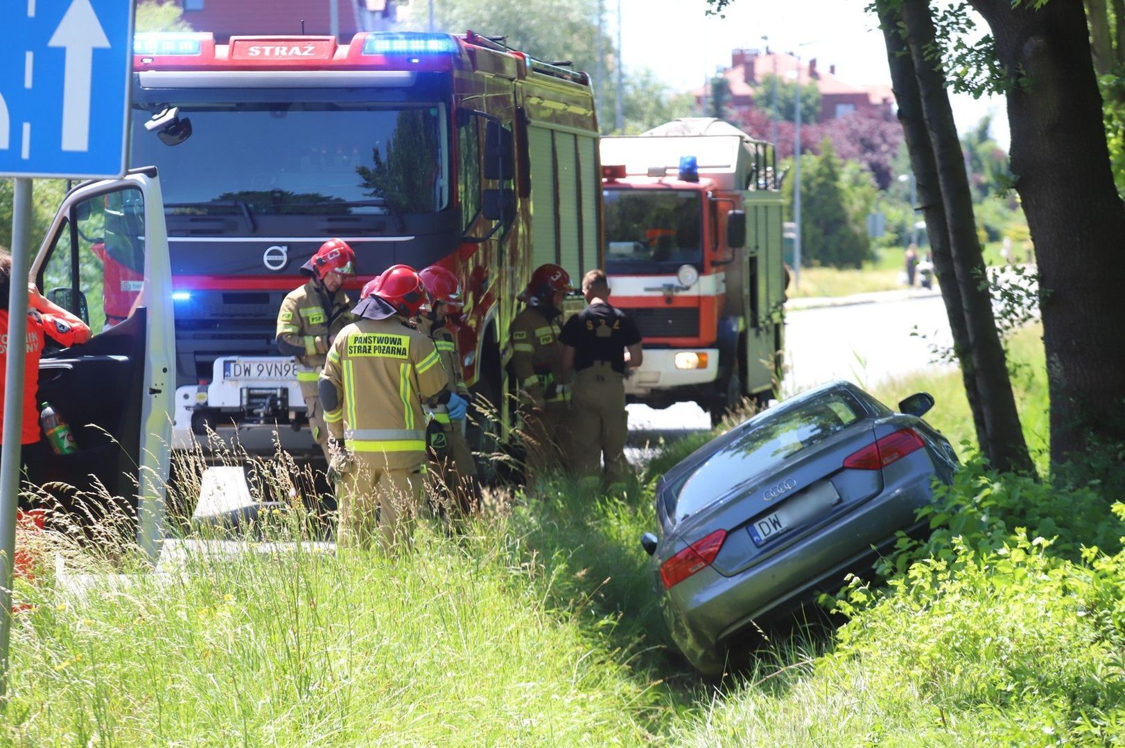 Samochód wylądował w rowie