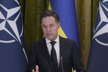 Szef NATO w Ukrainie. "Konieczne będą trudne wybory"