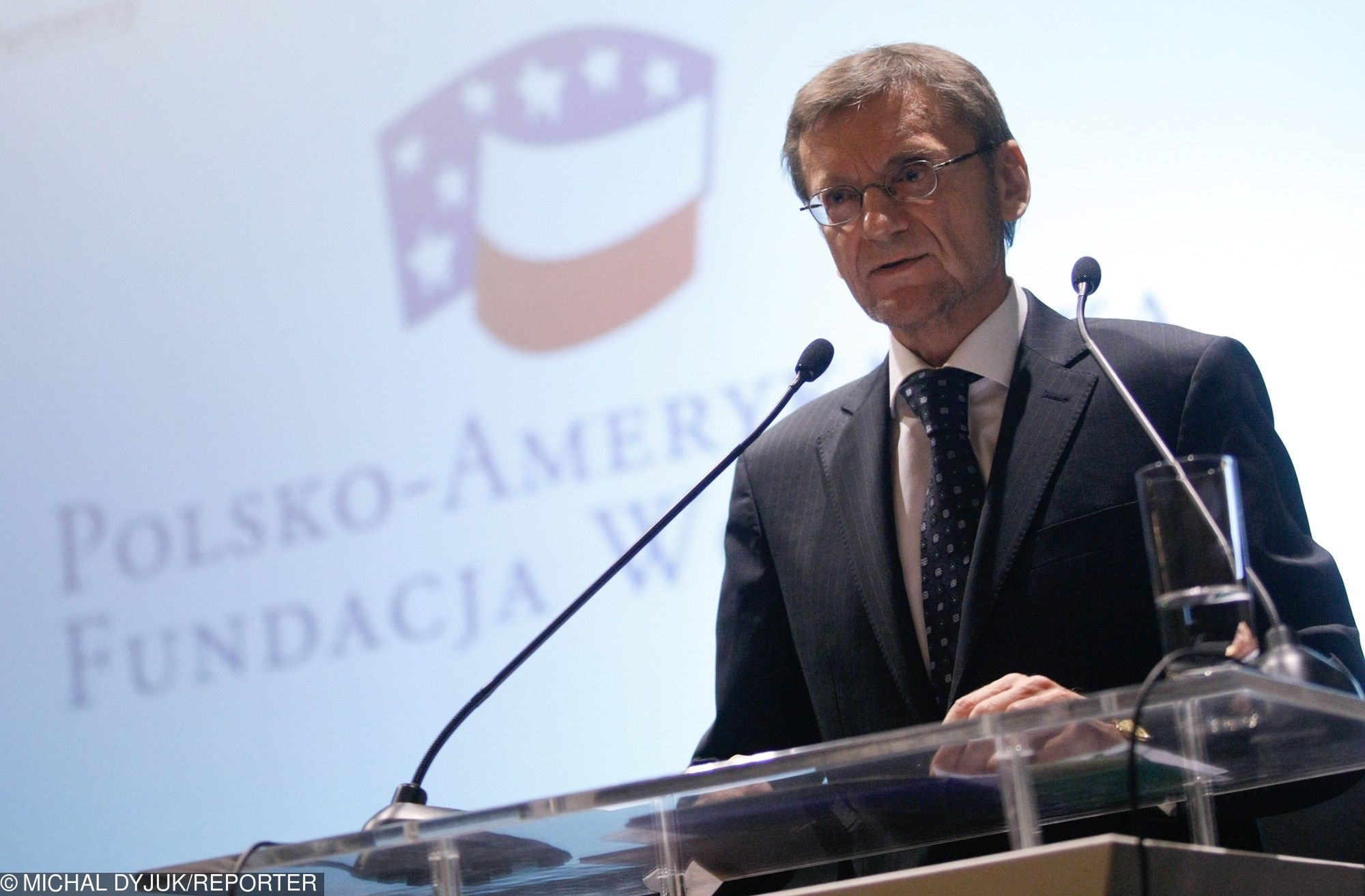 Na czele Fundacji stoi Jerzy Koźmiński, były ambasador RP w USA