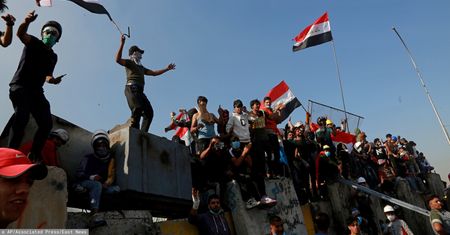 Irak zamyka granicę z Iranem. Masowe protesty