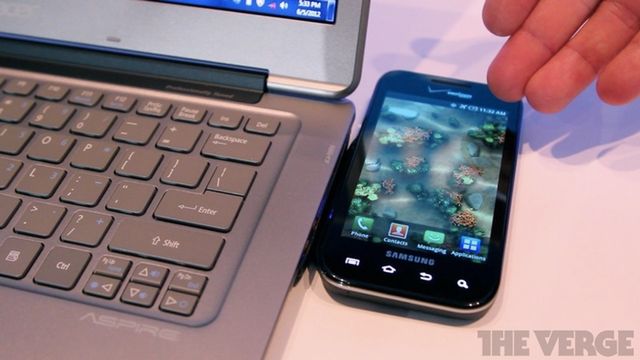 Intel pokazuje, jak ładować smartfona bez kabla [wideo] 1