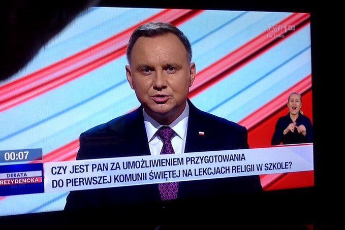 Debata prezydencka 2020. Edukacja zamknięta w pytaniu o komunię świętą. "Dostaliśmy policzek"