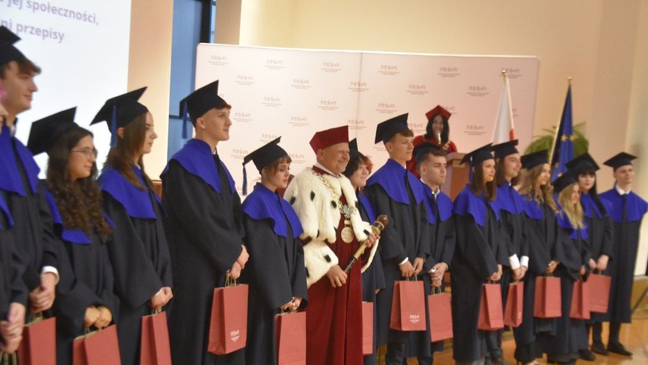 Na Akademii Nauk Stosowanych Angelusa Silesiusa w Wałbrzychu rozpoczęto 26. rok akademicki