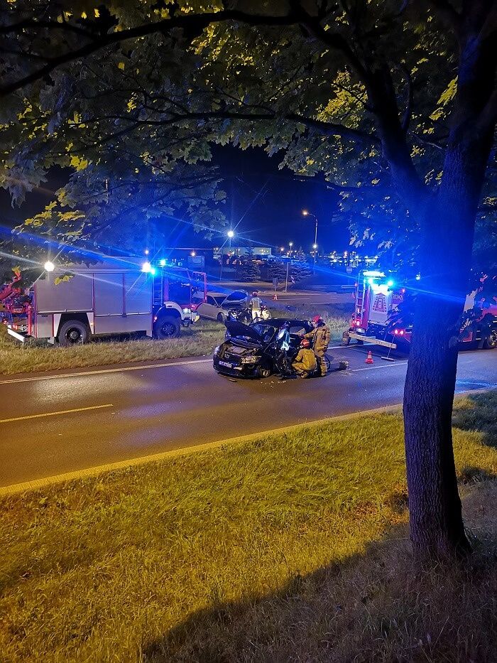 Skoda uderzyła w toyotę na skrzyżowaniu al. Witosa z ul. Doświadczalną