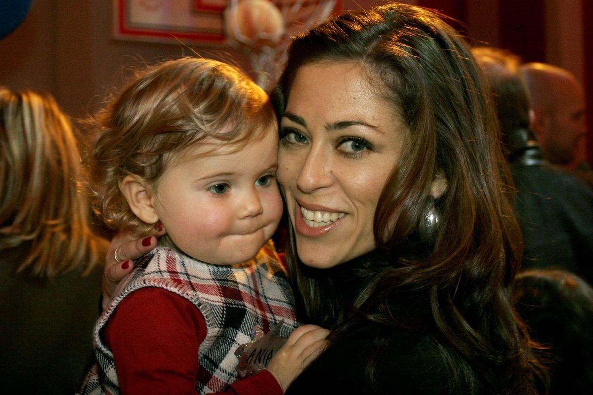 W 2006 r. mała Ania często była fotografowana z mamą na branżowych imprezach 
