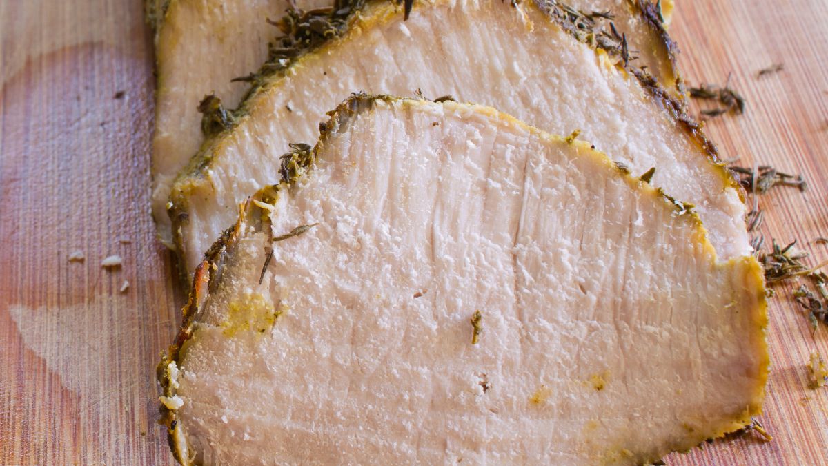 Domowej roboty wędlina ze schabu jest łatwa do przygotowania 