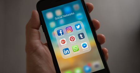 Facebook i Instagram proszą użytkowników, by pozwolili im się śledzić. Ale po co?