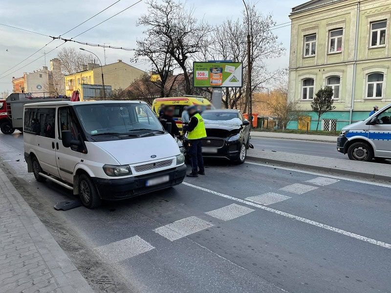 Pijany taksówkarz wjechał w stojące przed światłami auta na ul. Kunickiego
