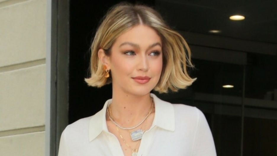 Gigi Hadid chodzi w jortsach 