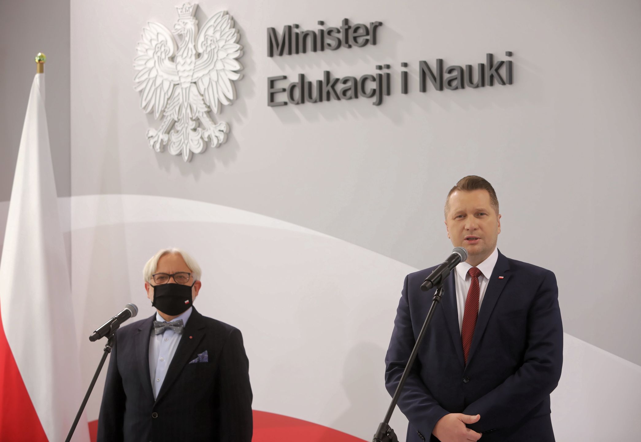 Minister edukacji i nauki Przemysław Czarnek grozi uczelniom oebraniem grantów.