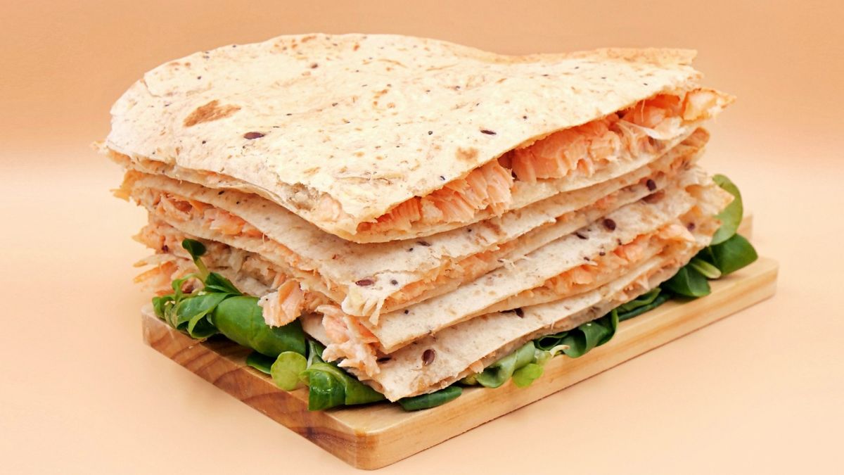 Quesadillę pokrój i przełóż na talerz