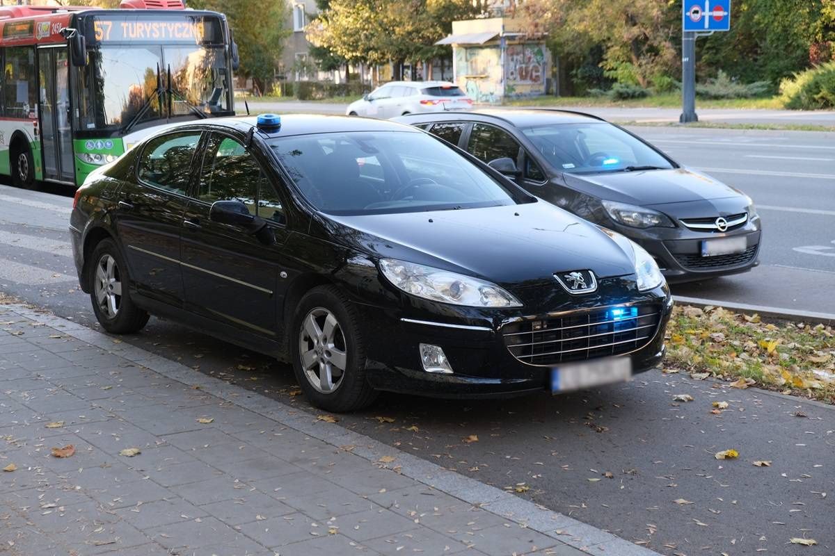 Policjanci interweniujący do zabójstwa kobiety w mieszkaniu przy Al. Racławickich