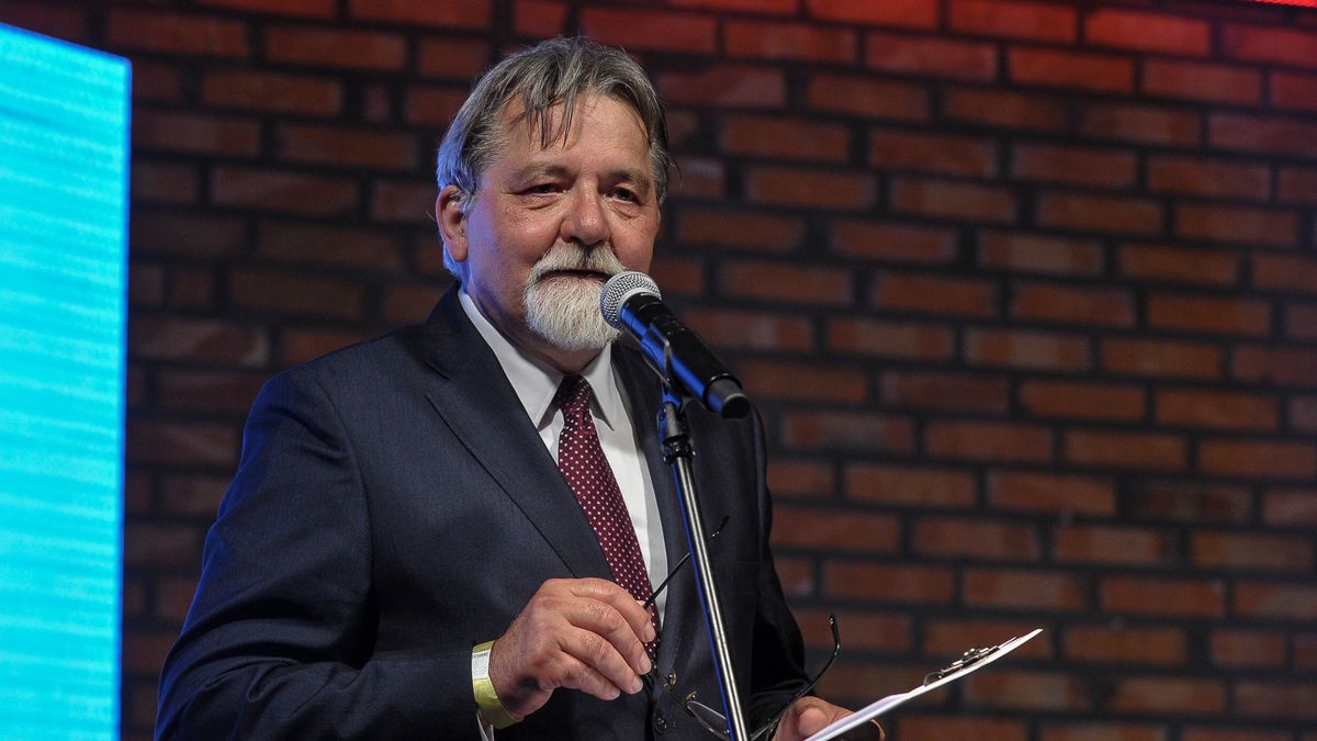 Kuzyn Kaczyńskiego zastąpiony przez radną PiS na stanowisku prezesa Forum