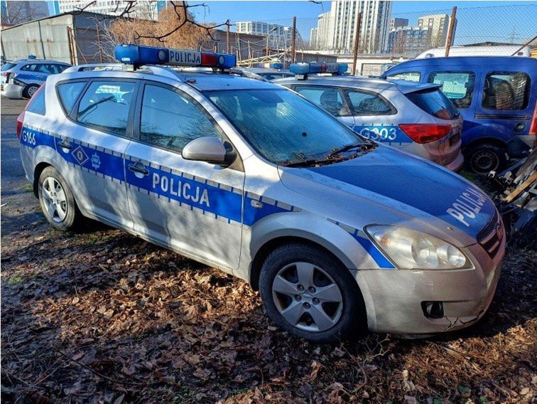 Pojazdy policji wystawione na sprzedaż