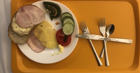 Koszmar na talerzu. Hotelowe śniadania jak w szpitalu