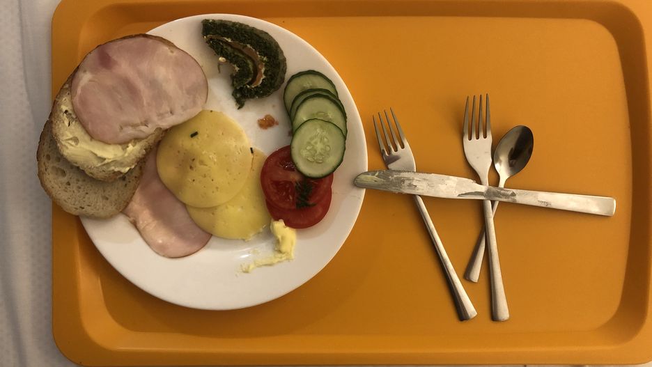 Śniadanie serwowane do pokoju w jednym z hoteli w Polsce