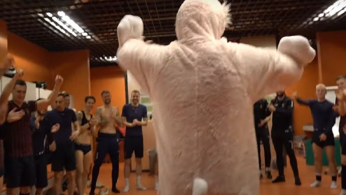 Zając wielkanocny w szatni Pogoni Szczecin