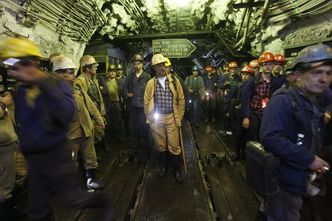 Górnik bierze 120 tys. zł za odejście z polskiej kopalni i idzie do czeskiej. "Taka jest pomoc z budżetu"