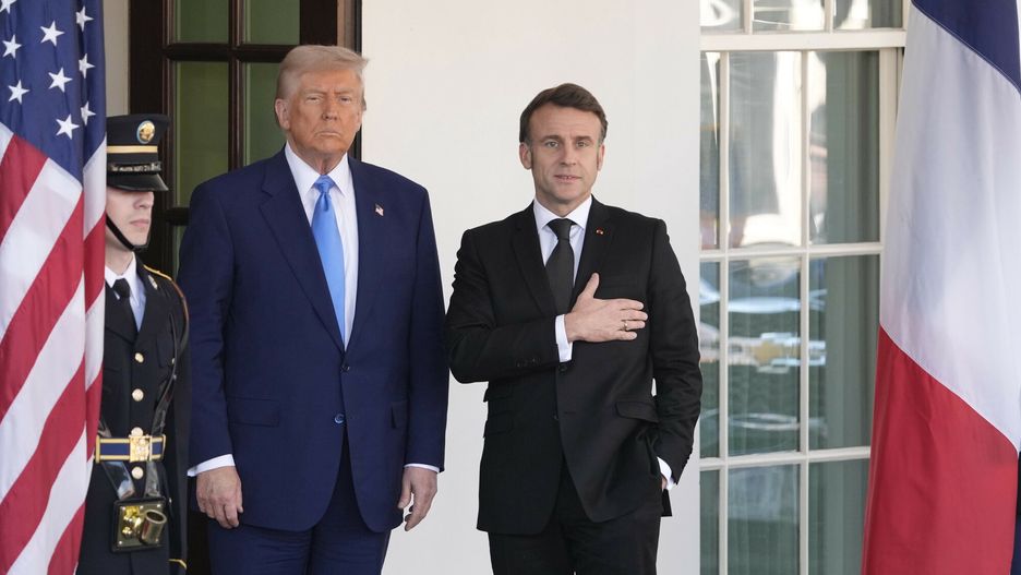 Emmanuel Macron przylecia? do Donalda Trumpa
France's President Emmanuel Macron responds to a reporter's question about Pope Francis as President Donald Trump, center, listens before a news conference at the White House, Monday, Feb. 24, 2025, in Washington. (AP Photo/Manuel Balce Ceneta)
Manuel Balce Ceneta
