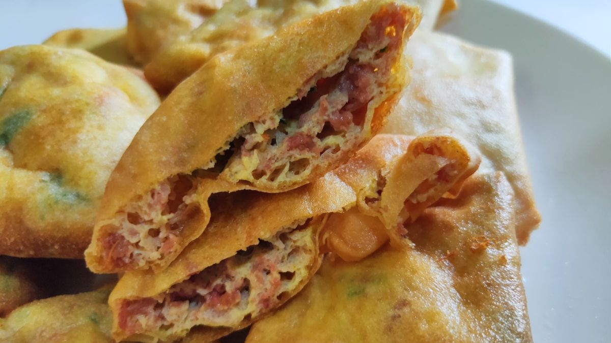 Martabak telur - aromatyczne pierożki z mięsno-jajecznym farszem