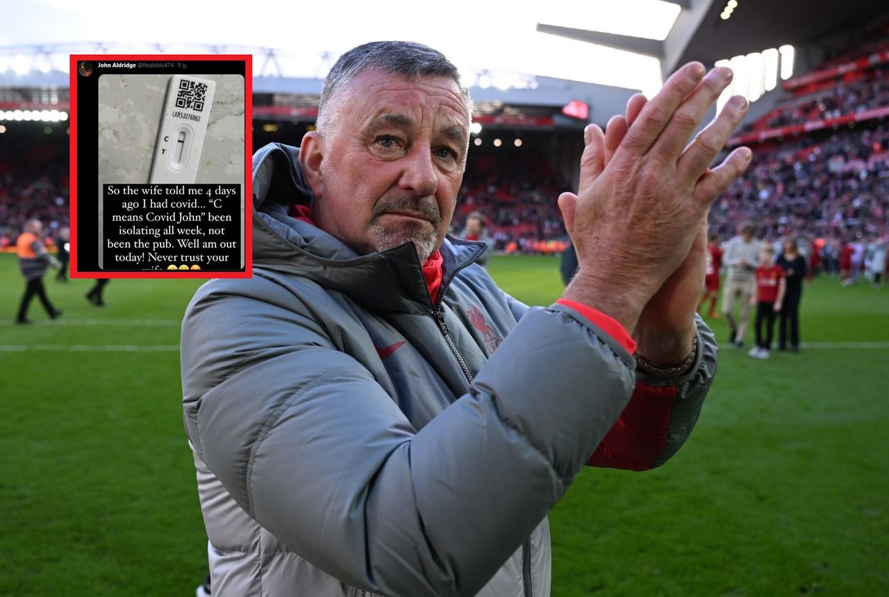 In the photo: John Aldridge