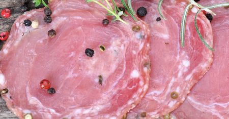 Kiełbasa z Podlasia lepsza od salami. Połóż na pizzy i posyp korycińskim