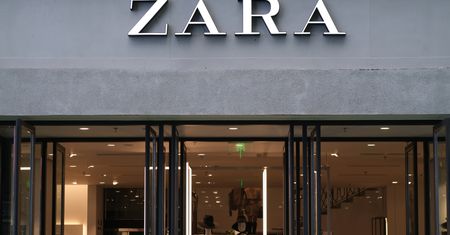 Rusza wyprzedaż w Zarze. Modowe perełki w obniżonych cenach