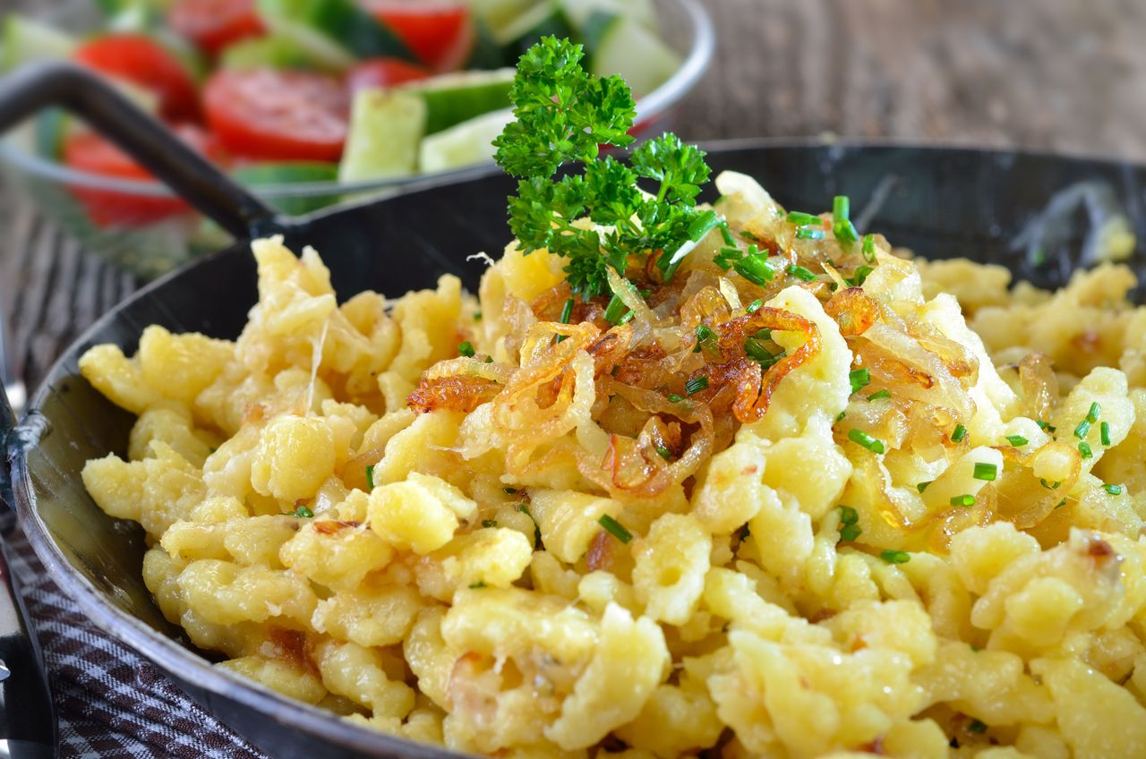 Prostsze niż pierogi, smaczniejsze niż makaron. Poznaj przepis na spaetzle