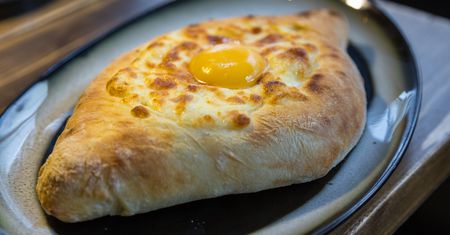 Najlepszy przepis na chaczapuri. Od kiedy go mam, nie chodzę do gruzińskiej restauracji