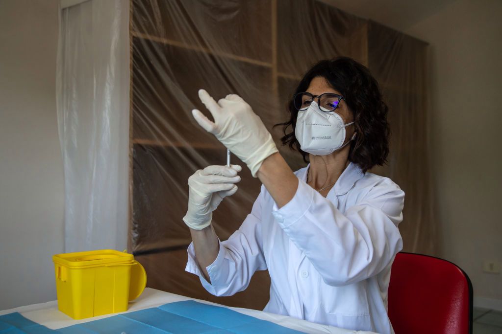 Szczepionka Pfizera na COVID-19 już w Polsce. Tyle trzeba za nią zapłacić