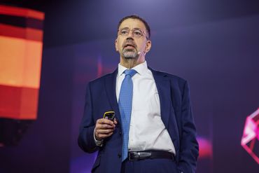 Prof. Daron Acemoglu podczas wystąpienia na Impact CEE 
