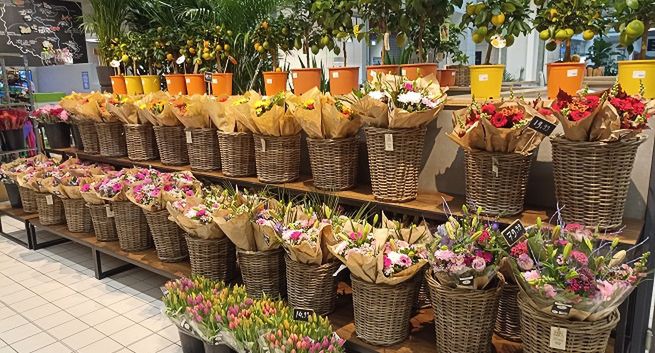 Carrefour otwiera kwiaciarnię. Będzie czynny w niedziele?