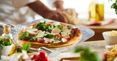 Ciasto na pizzę według Magdy Gessler. Wyjdzie lepsze niż we włoskiej restauracji