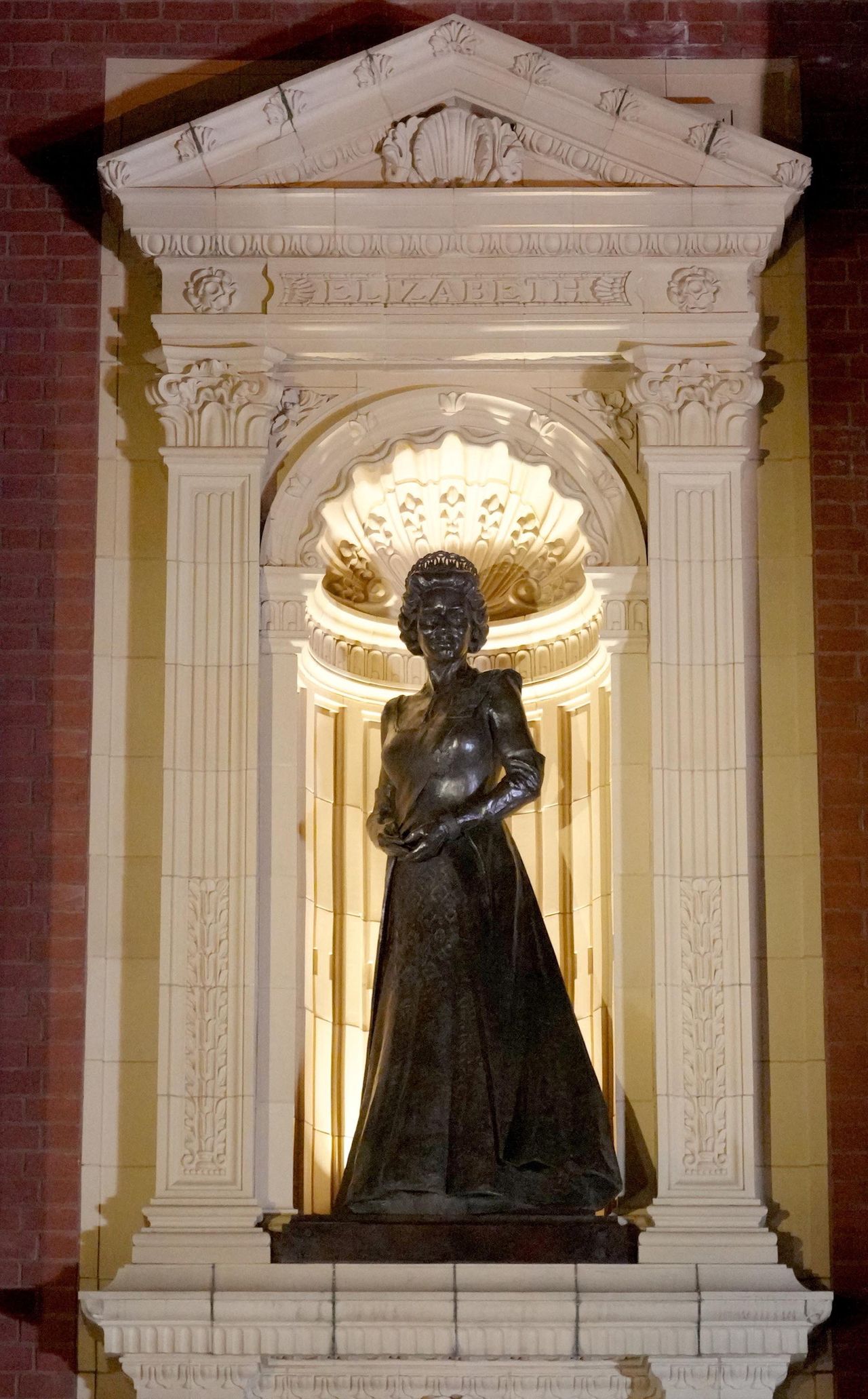 Monument of Queen Elizabeth II
